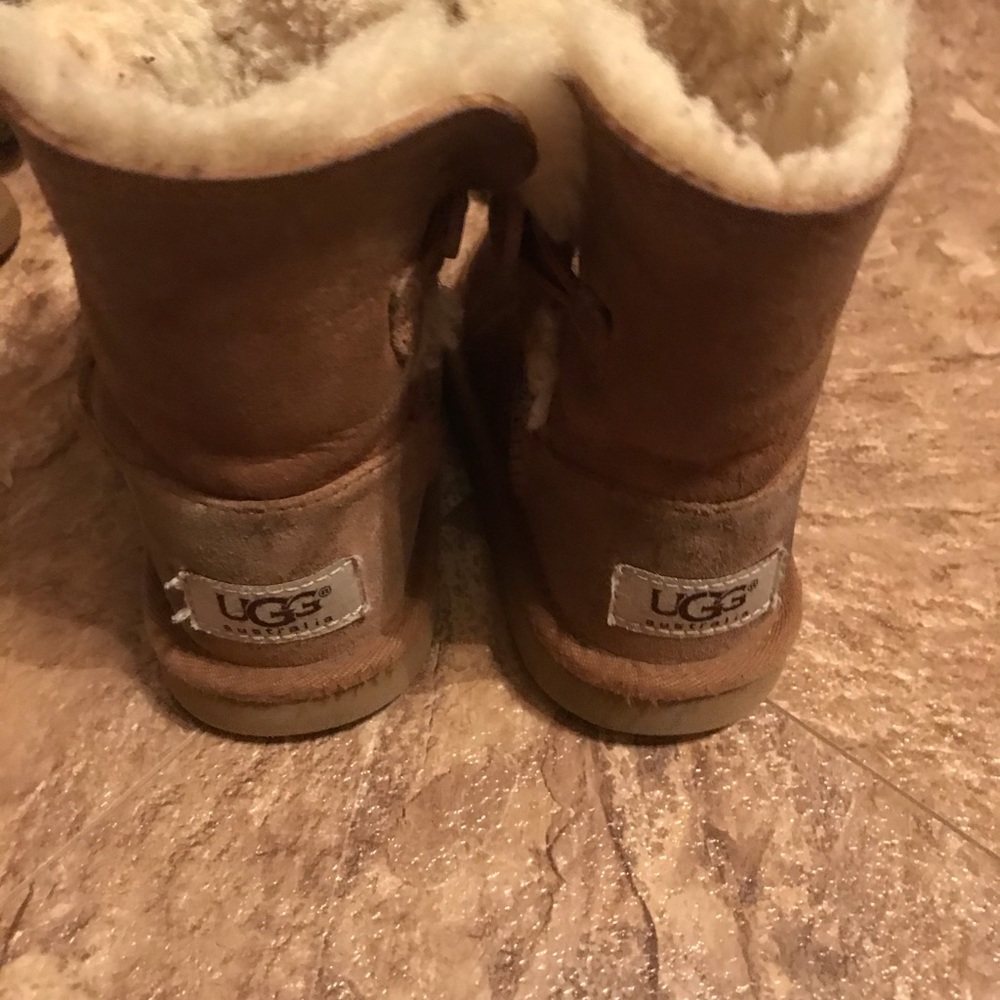Size 9 Toddler Girl Bailey Button Uggs